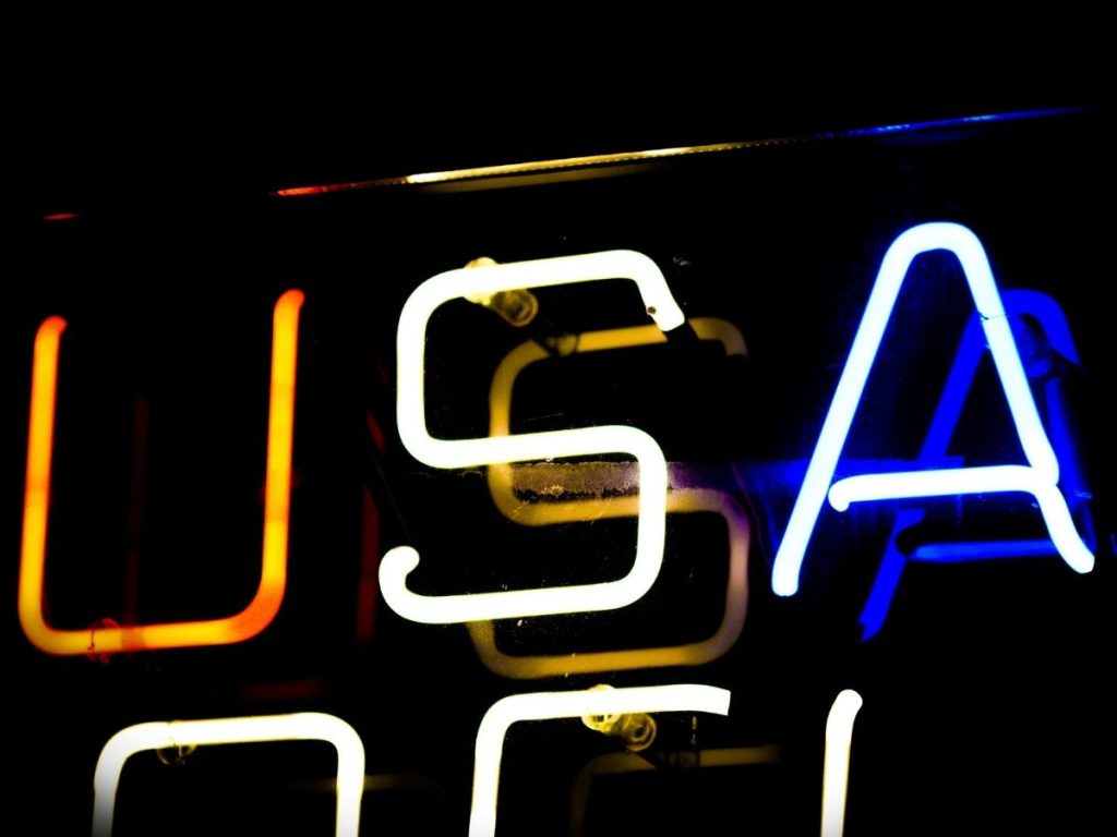 USA in neon lights
